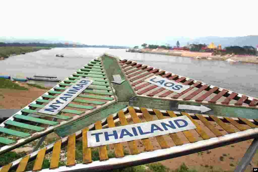 Construction in the distance in the Golden Triangle, where the 3 Mekong countries meet. (D. Schearf/VOA)