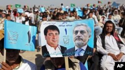 Supporters of Afghan presidential candidate Abdullah Abdullah attend a campaign rally in the Paghman district of Kabul, Afghanistan, June 9, 2014.