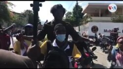 Sendika polis nasyonal la manifeste pou mande pibon kondisyon travay pou kòlèg yo