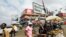Scène de rue au carrefour Kwame Nkrumah d'Accra, la capitale ghanéenne , le 2 décembre 2016.
