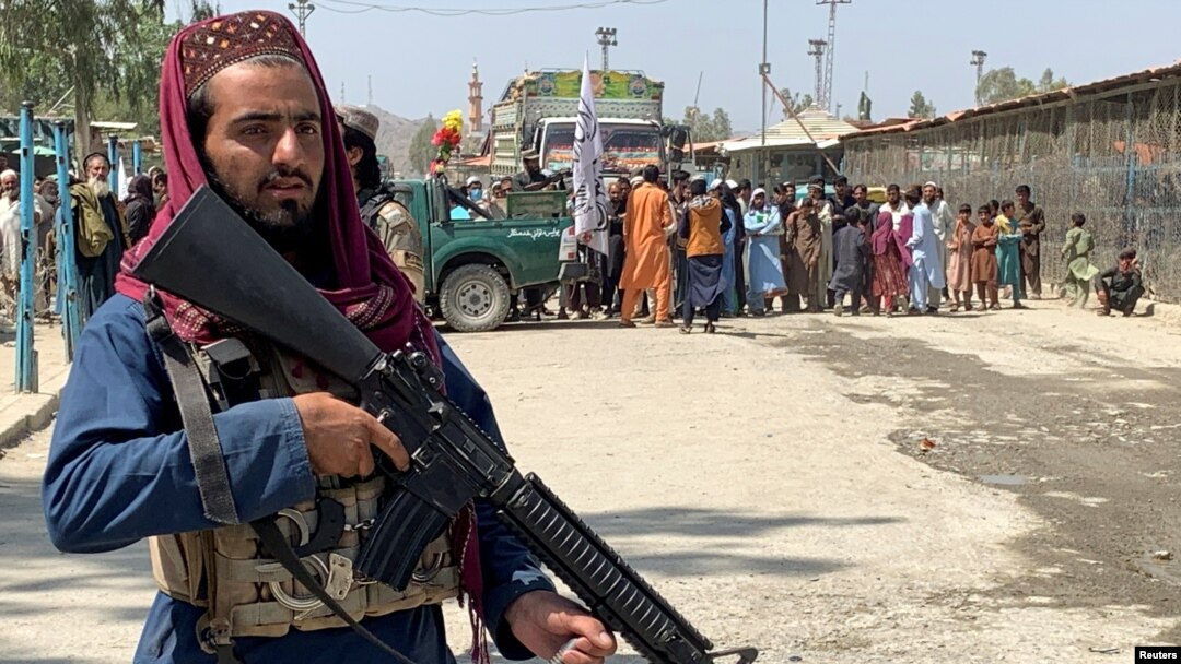 پاکستان وايي طالبانو د پاکستان په خاوره تعمیرات کول چې په منع کولو يې طالبان ډزې شروع کړې. طالبان وايي د افغانستان په خاوره یو پوسټ ترمیم کولو چې پاکستاني ځواکونو پې ډزې وکړې