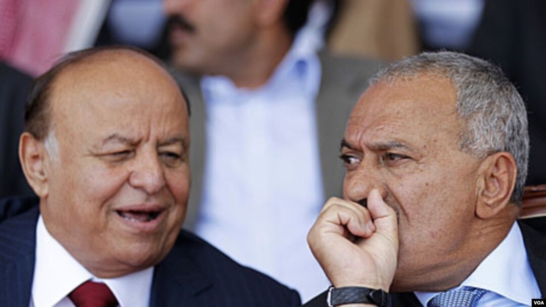 Wakil Presiden Yaman, Abed Rabo Mansour Hadi (kiri) dan Presiden Ali Abdullah Saleh (foto: Maret 2011).