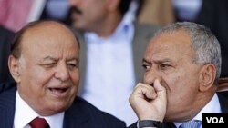 Wakil Presiden Yaman, Abed Rabo Mansour Hadi (kiri) dan Presiden Ali Abdullah Saleh (foto: Maret 2011).