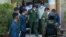 ရန်ကုန်မြို့ရှိ ဟိန္ဒူဘုရားကျောင်းကနေ ထွက်ခွာလာတဲ့ ဗိုလ်ချုပ်မှူးကြီးမင်းအောင်လှိုင် (လယ်)။ (ဒီဇင်ဘာ ၂၄၊ ၂၀၂၀)