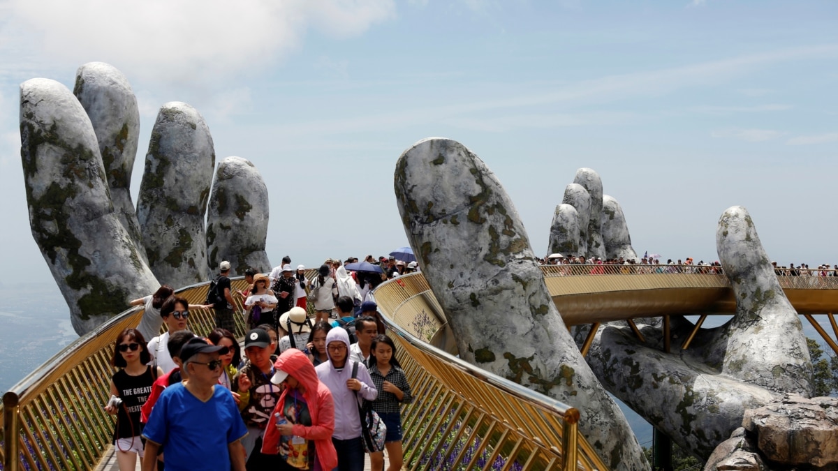 Record Tourism Levels Have Social, Economic Impact on Vietnam