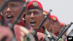 Pasukan Kopassus saat mengikuti parade HUT ke-74 Tentara Nasional Indonesia di Jakarta, 5 Oktober 2019. (Foto: AP)