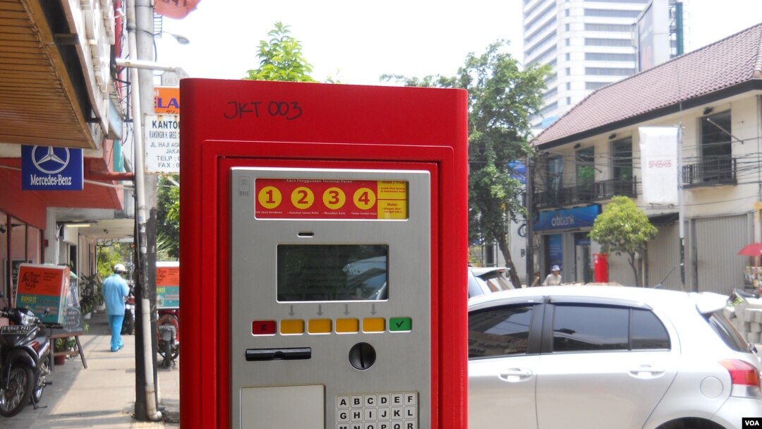 Mesin parkir meter di jalan Sabang, Jakarta, 29 September 2014 (Foto: VOA/Andylala)