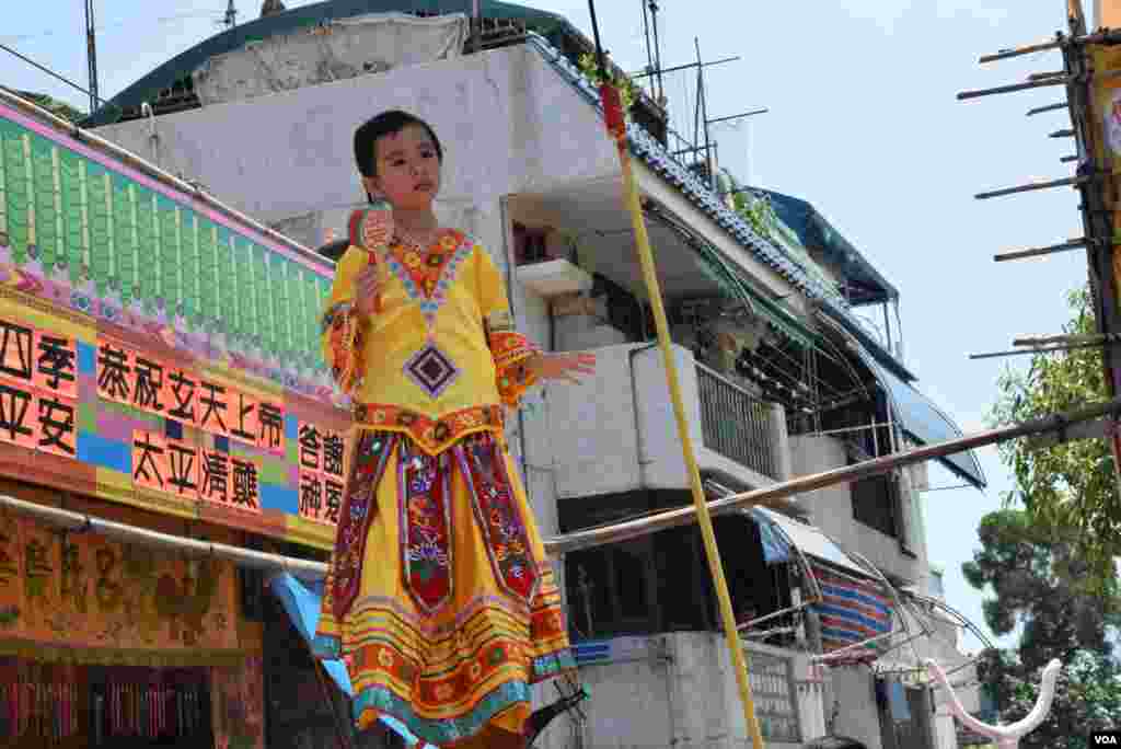 長洲太平清醮曾獲美國《時代周刊》雜誌網站選為「全球十大古怪節日」之一。（美國之音湯惠芸攝）