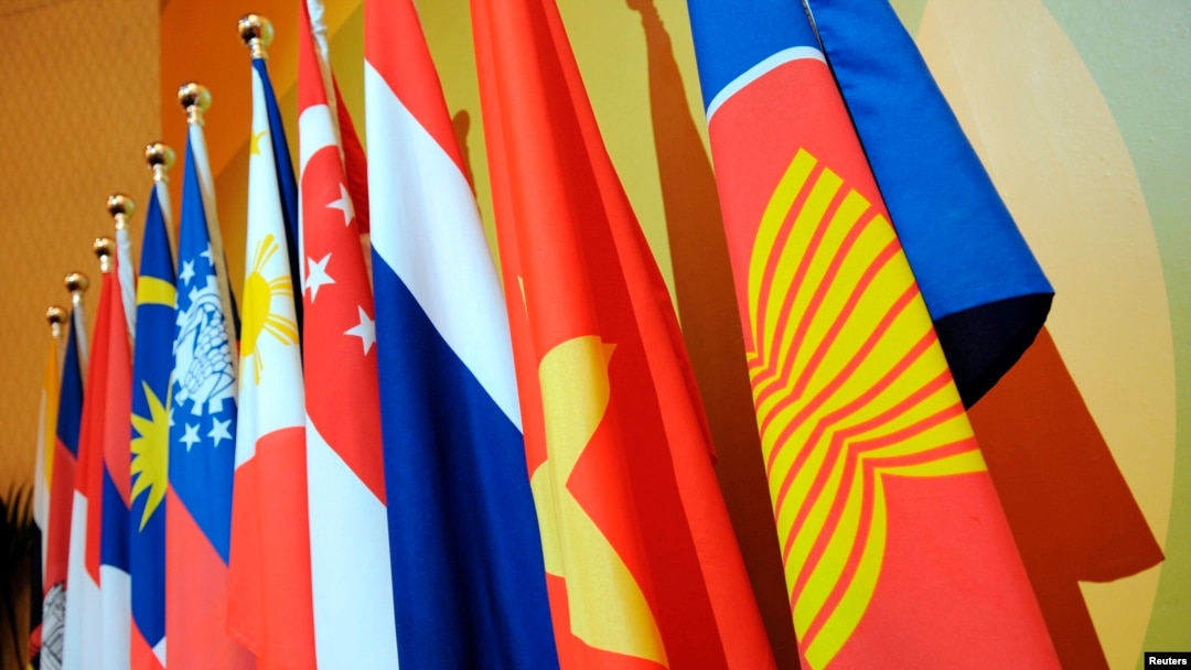 Quốc kỳ của 10 nước thành viên Hiệp hội các quốc gia Đông Nam Á (ASEAN).