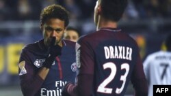 Neymar célèbre son but contre Amiens lors de la Coupe de la Ligue, le 10 janvier 2018