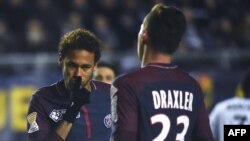 Neymar célèbre son but contre Amiens lors de la Coupe de la Ligue, le 10 janvier 2018.