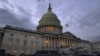 El anochecer cae sobre el Capitolio, el lunes 21 de diciembre de 2020 en Washington. (Foto AP / Jacquelyn Martin)