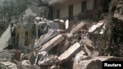 Gempa bumi mengancurkan rumah-rumah di kota Zhaotong, provinsi Yunnan (7/9). Lebih dari 60 tewas dan ribuan rumah rusak akibat gempa tersebut. 