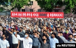 북한이 탈북민 단체의 대북전단 살포와 남한 정부의 대응을 강하게 비난하는 가운데, 노동계급과 직맹원들의 항의군중집회가 지난 6월 개성시문화회관 앞마당에서 진행됐다.