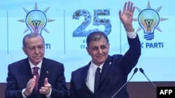 Serokê Tirkîyê  Recep Tayyîp Erdogan û şaredarê bajarê Îzmîrê Cemîl Tugay