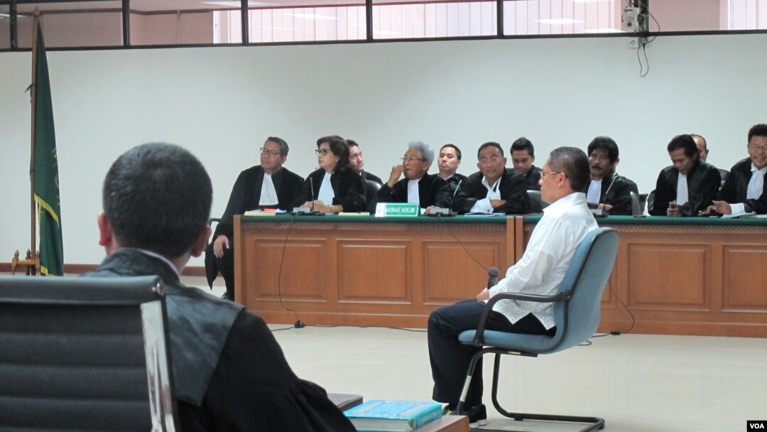 Anas Urbaningrum saat menjalani sidang perdana di Pengadilan Tindak Pidana Korupsi (Tipikor), di Jakarta Jumat (30/5).