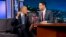 El presidente Barack Obama conversa con el presentador Jimmy Kimmel durante una pausa en el programa Jimmy Kimmel Live, en Los Ángeles.