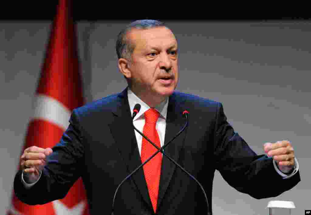 Thủ tướng Thổ Nhĩ Kỳ Recep Tayyip Erdogan chỉ tr&iacute;ch Hội đồng Bảo an Li&ecirc;n Hiệp Quốc kh&ocirc;ng đồng &yacute; về c&aacute;c bước quyết định để chấm dứt 19 th&aacute;ng nội chiến ở Syria, ng&agrave;y 13/10/2012