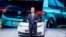 CEO Volkswagen Herbert Diess memperkenalkan VW ID.3 baru di IAA Auto Show di Frankfurt, Jerman, 9 September 2019. (Foto: AP)