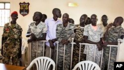 Des soldats sud-soudanais, lors du prononcé du verdict à leur procès pour viol et meurtre dans un hôtel de Juba en 2016, Juba, Soudan du Sud, le 6 septembre 2018.