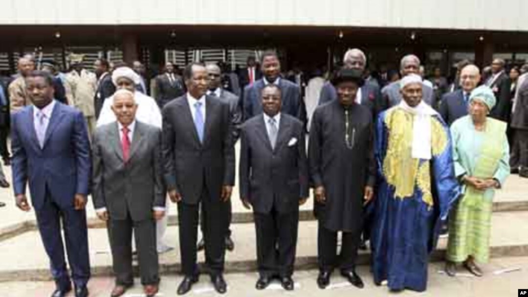 Heads of state and members of the Economic Community Of West African States (ECOWAS) pose for a photograph after attending the 39th ECOWAS Summit in Nigeria's capital Abuja (file photo).