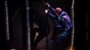 Un acróbata entrena durante un ensayo antes del estreno del espectáculo del Cirque du Soleil inspirado en la estrella del fútbol argentino Lionel Messi 'Messi10', en Buenos Aires, Argentina, el 29 de septiembre de 2023.