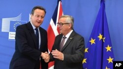 European Commission President Jean-Claude Juncker, right, greets British Prime Minister David Cameron prior to a meeting at EU headquarters in Brussels on June 28, 2016. 