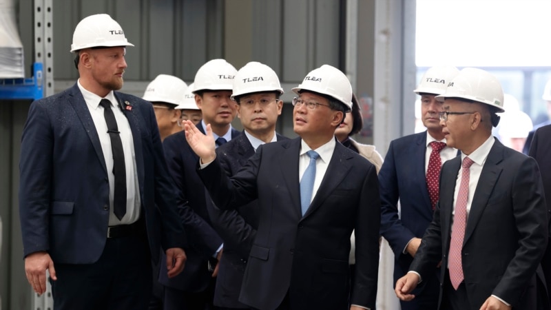 Chinese premier focuses on critical minerals, clean energy on final day of Australian visit 