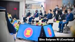  Presiden Jokowi beserta pemimpin dan perwakilan dari negara-negara ASEAN membahas situasi Myanmar di Gedung Sekretariat ASEAN di Jakarta, Sabtu (24/3). (Foto: Courtesy/(Biro Pers)