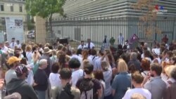 Մարսելի համալսարանական հիվանդանոցի դիմաց մի քանի տասնյակ մարդ ցույցի է դուս եկել ՝ ընդդեմ հիվանդանոցի անձնակազմի պարտադիր պատվաստման