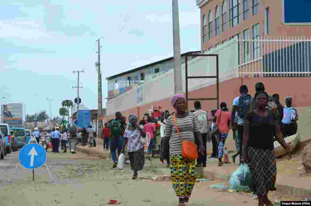 Entrada Tribunal Provincinal Luanda - Benfica