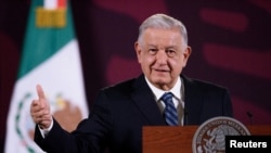 ARCHIVO: El presidente de México, Andrés Manuel López Obrador, habla durante su conferencia de prensa habitual en el Palacio Nacional en la Ciudad de México, México, el 20 de marzo de 2024.