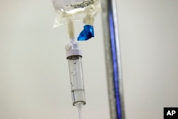 Obat kemoterapi diberikan kepada pasien di sebuah rumah sakit di AS. (Foto: AP)