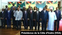 Cérémonie d'ouverture du Sommet extraordinaire des Chefs d'Etat et de Gouvernement de la Communauté Economique des Etats de l'Afrique de l'Ouest (CEDEAO) sur la maladie à virus Ebola et sur la situation au Burkina Faso, ce jeudi 06 novembre 2014, à Accra (Ghana).