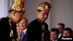 Presiden Joko Widodo didampingi Wakil Presiden Jusuf Kalla tiba untuk perayaan Hari Kemerdekaan ke-74 RI di Istana Kepresidenan, Jakarta, 17 Agustus 2019. (Foto: Reuters)