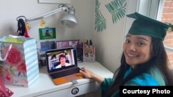 Rut Nastiti, mahasiswi George Mason University, menjalani wisuda virtual pada 22 Mei 2020 dari rumahnya di Arlington, negara bagian Virginia. (Foto courtesy: Rut Nastiti)