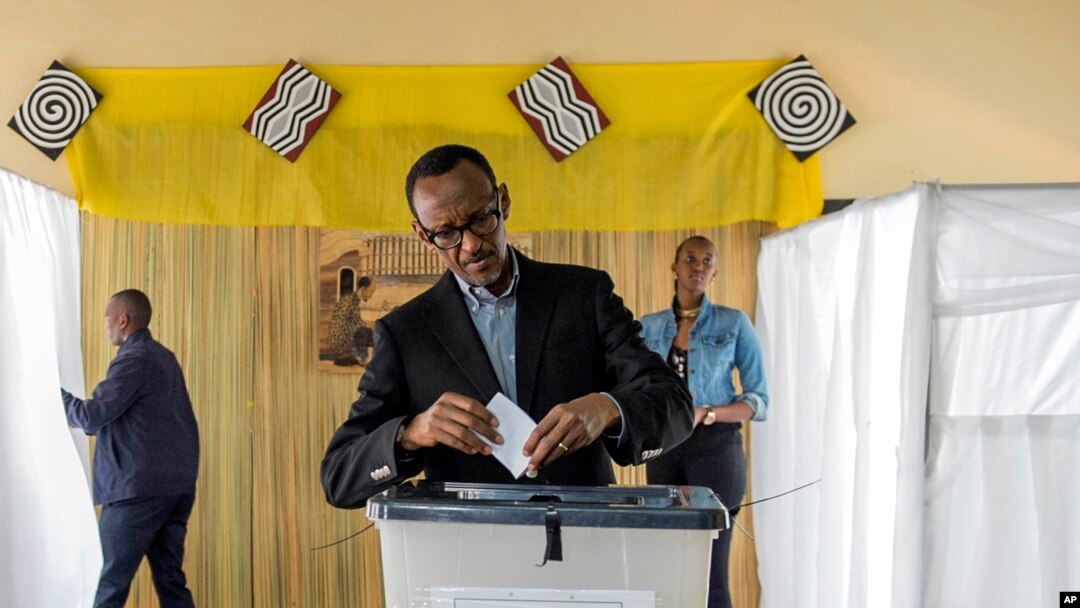 President Kagama in Rwandan Refredum 2015