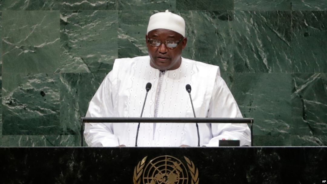 Perezida wa Gambia, Adama Barrow ashikiriza ijambo mu nama igira 73 mpuzamakungu ya ONU, i New York, kw'itariki 25/09/2018