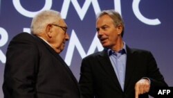 FILE - Former British Prime minister Tony Blair talks with US Henry Kissinger a the World Economic Forum in 2008 in Davos, 23 January 2008.