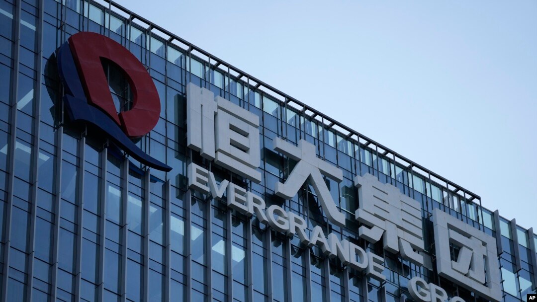 资料照片: 恒大集团在广东省深圳的总部。(2021年9月24日)