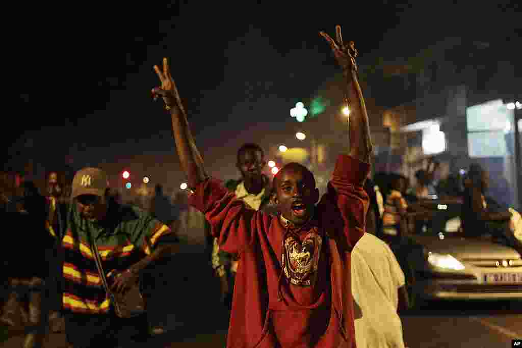 Sall supporters take to the streets to celebrate Mr. Sall's anticipated electoral victory, in the downtown Plateau neighborhood of Dakar. (AP)