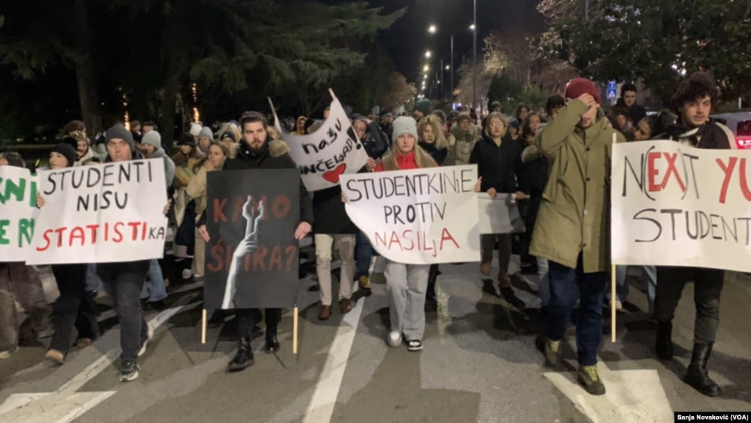 Podrška studenata Crne Gore studentima Srbije, u Podgorici (Foto: VOA/Sanja Novaković)