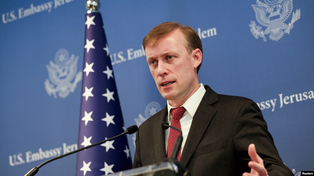 白宫国家安全顾问杰克·沙利文在特拉维夫举行的记者会上讲话。（Jake Sullivan）（2023年12月15日）(photo:VOA)