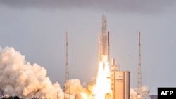 Arianespace's Ariane 5 rocket with NASA’s James Webb Space Telescope onboard lifts up from the launchpad, at the Europe’s Spaceport, the Guiana Space Center in Kourou, French Guiana, on December 25, 2021. (AFP Photo)