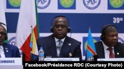 Félix Tshiksedi (C) mokambi ya RDC, kati na bakokani wa ye João Lourenço (D) ya Angola Azali Assoumani na bokutani ya SADC na Dar es Salaam, Tanzanie, 17 août 2019. (Facebook/Présidence RDC)