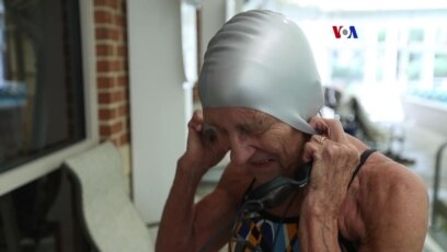 Nadadora sobreviviente de cáncer de mama