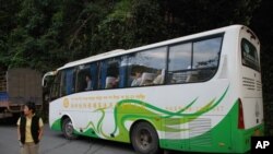 ລົດເມສາຍທີ່ແລ່ນຈາກຈີນໄດ້ນໍາເອົານັກທ່ອງທ່ຽວເຂົ້າມາລາວນັບມື້ນັບຫລາຍຂຶ້ນໃນປັດຈຸບັນນີ້