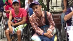 Venezuela: Discapacitados hacen largas filas por alimentos