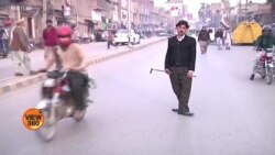 چارلی چپلن پشاور کی سڑکوں پر