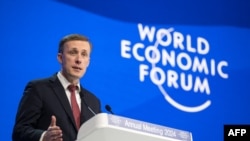 美国国家安全顾问沙利文在达沃斯的世界经济论坛会议上讲话。(2024年1月16日)